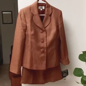 Le Suit skirt suit. Rust Brown.